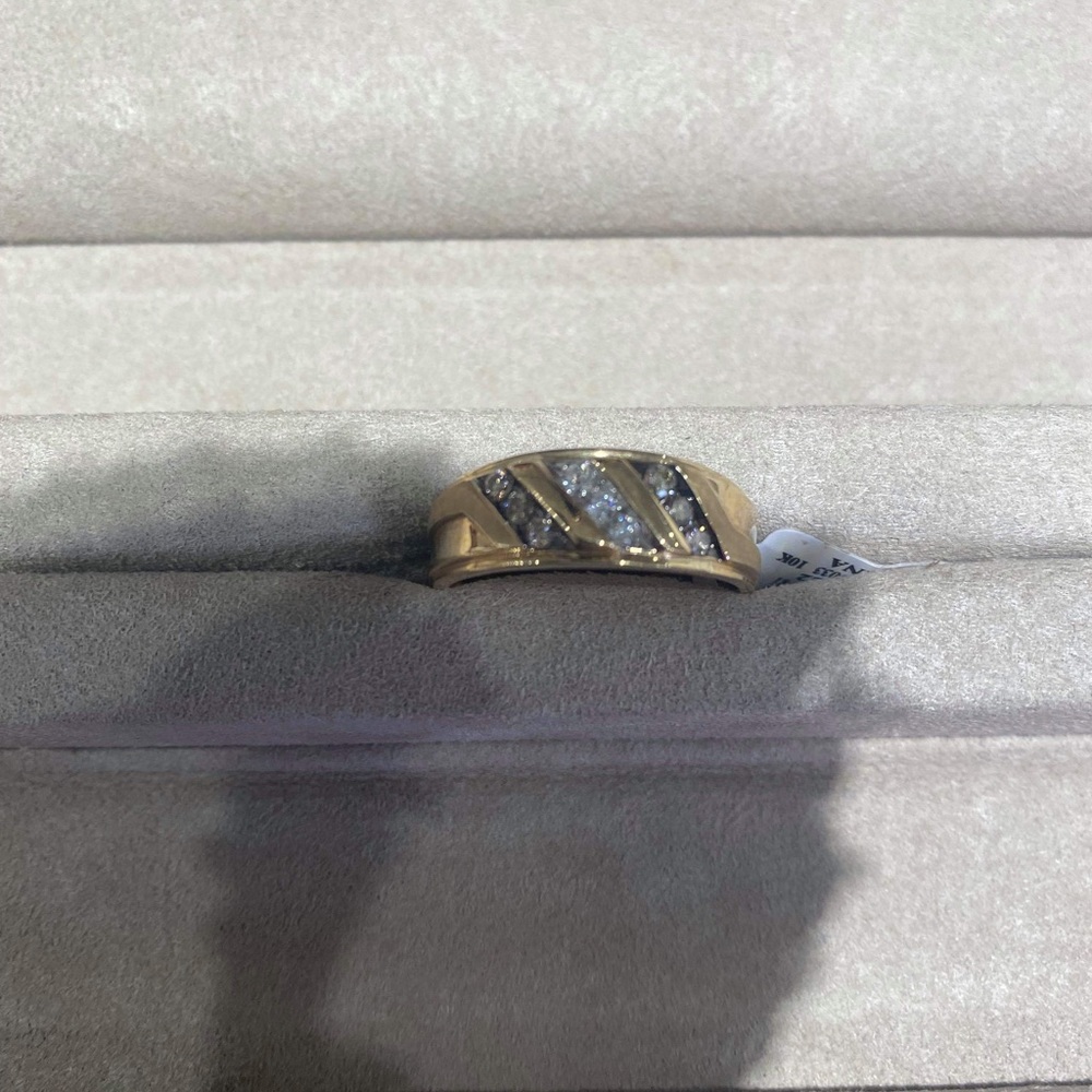 Size 10. 10k Gold men’s wedding ring